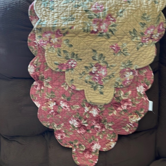 Signature Homestyle Table Runner:brand new, quilted and reversible.57 x 16 1/2 - Picture 1 of 4